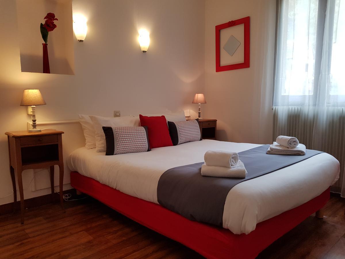 Hotel Du Chateau - Beynac Et Cazenac מראה חיצוני תמונה